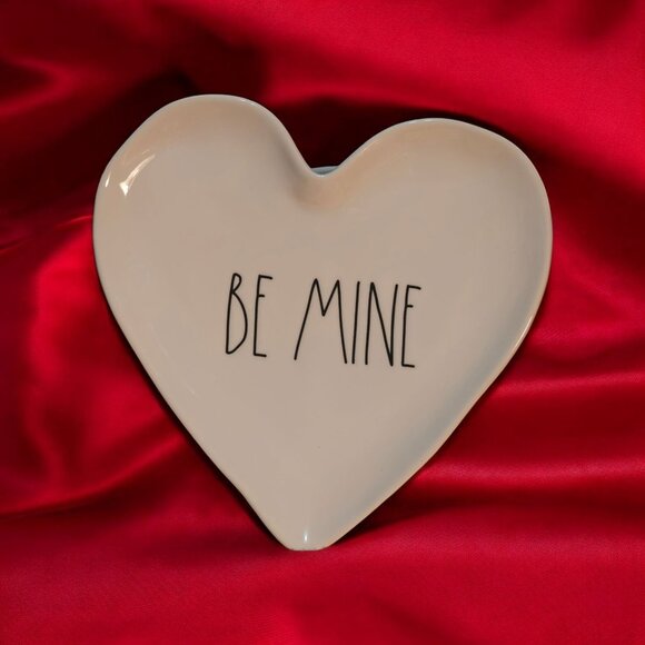 Rae Dunn Magenta Artisan Collection Heart-Shaped Plate Be Mine Valentine's Day - Picture 2 of 5